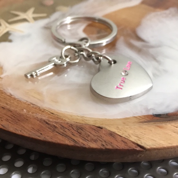 🖤Heart & Key keychain - Picture 4 of 8